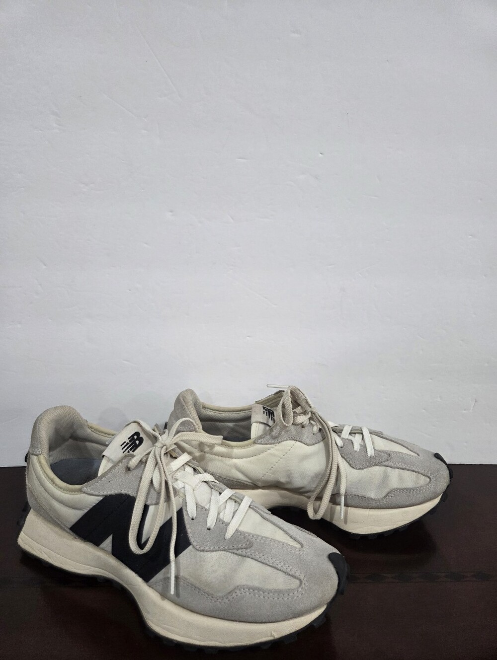 New Balance 327 The Intelligent Choice Women's Retro Runner Sneakers sz.9